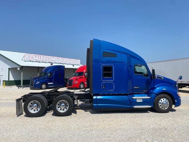 2014 Kenworth T680 SLEEPER at 61 Sales in Troy MO