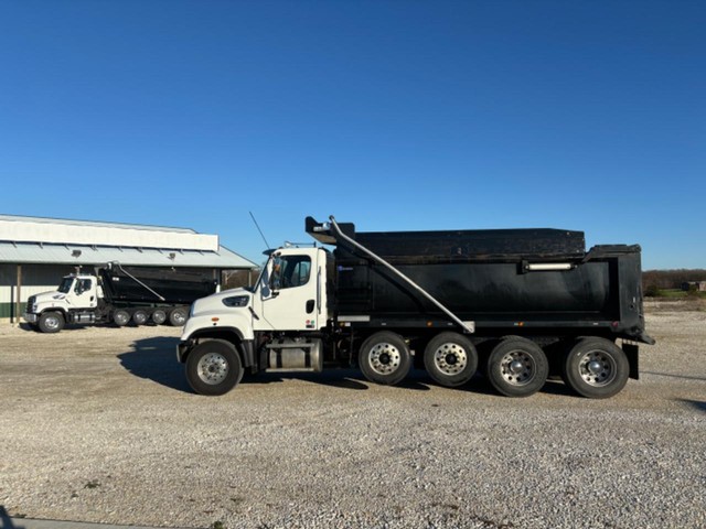 Freightliner 114SD DUMP - Troy MO