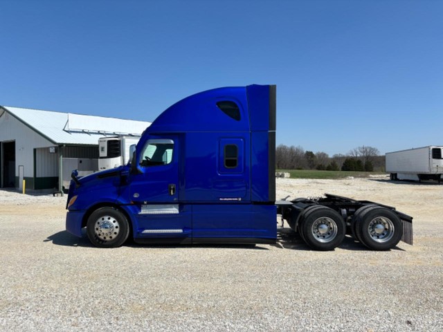 Freightliner CASCADIA SLEEPER - Troy MO