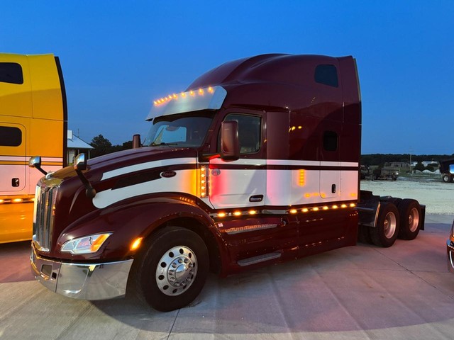 Peterbilt 579 SLEEPER - Troy MO