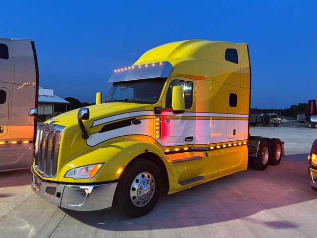 Peterbilt 579 SLEEPER - Troy MO