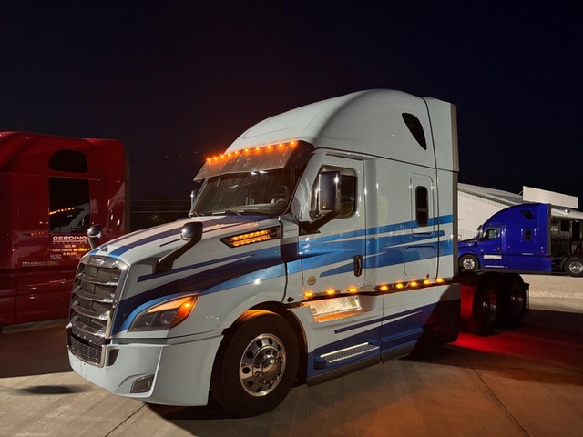 Freightliner CASCADIA SLEEPER - Troy MO