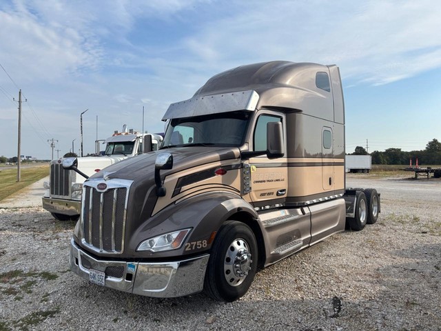 Peterbilt 579 ULTRA SLEEPER - Troy MO