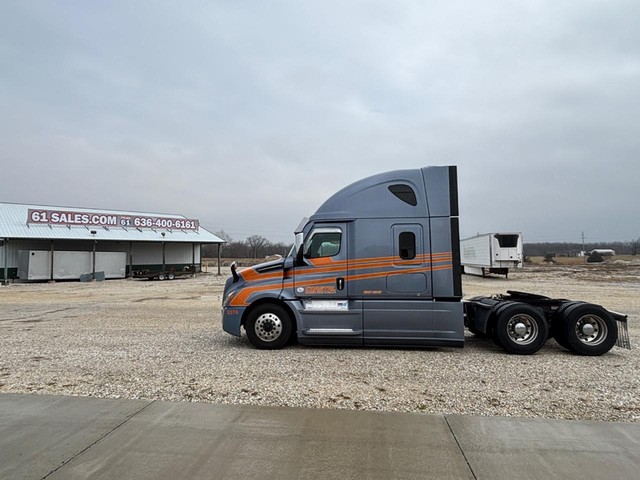 Freightliner CASCADIA SLEEPER - Troy MO