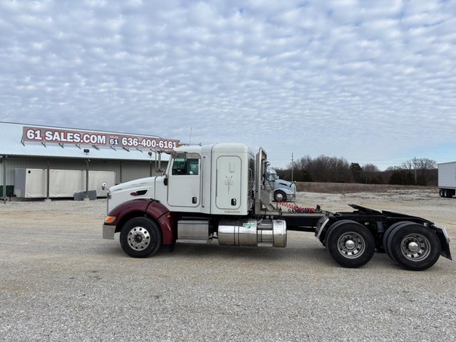 Peterbilt 384 SLEEPER - Troy MO