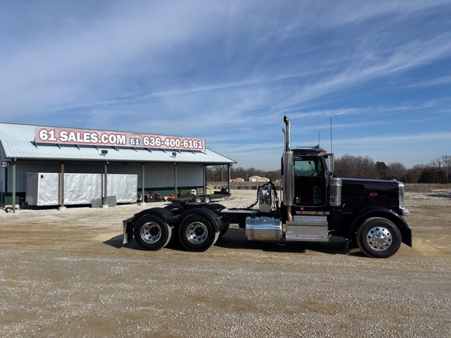 Peterbilt 389 DAY CAB - Troy MO
