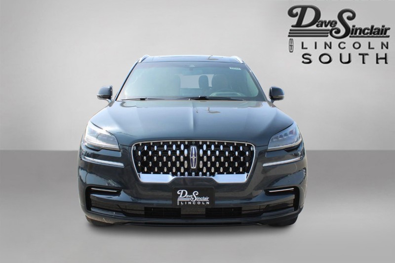 Lincoln Aviator Vehicle Full-screen Gallery Image 02