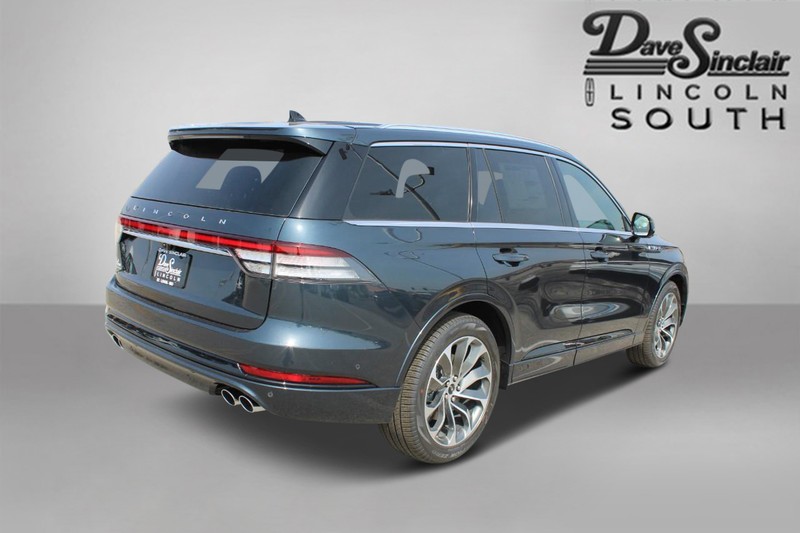 Lincoln Aviator Vehicle Full-screen Gallery Image 05