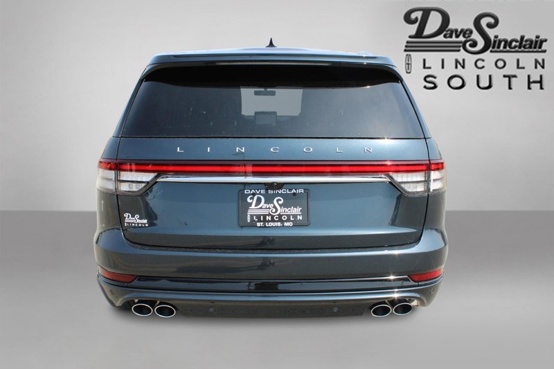 Lincoln Aviator Vehicle Full-screen Gallery Image 06