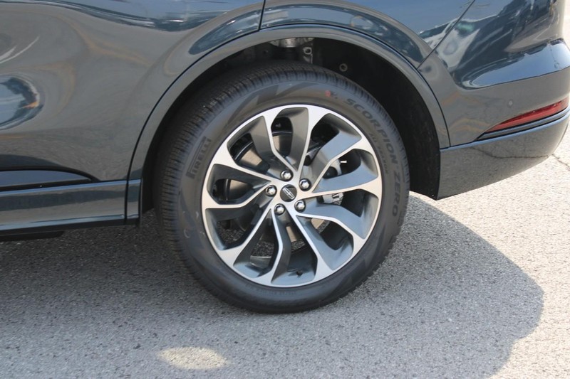 Lincoln Aviator Vehicle Full-screen Gallery Image 10