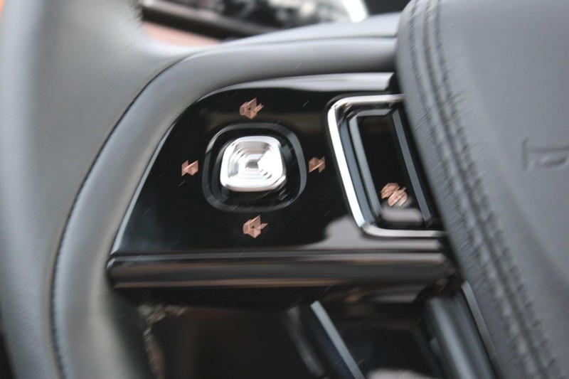Lincoln Aviator Vehicle Full-screen Gallery Image 24