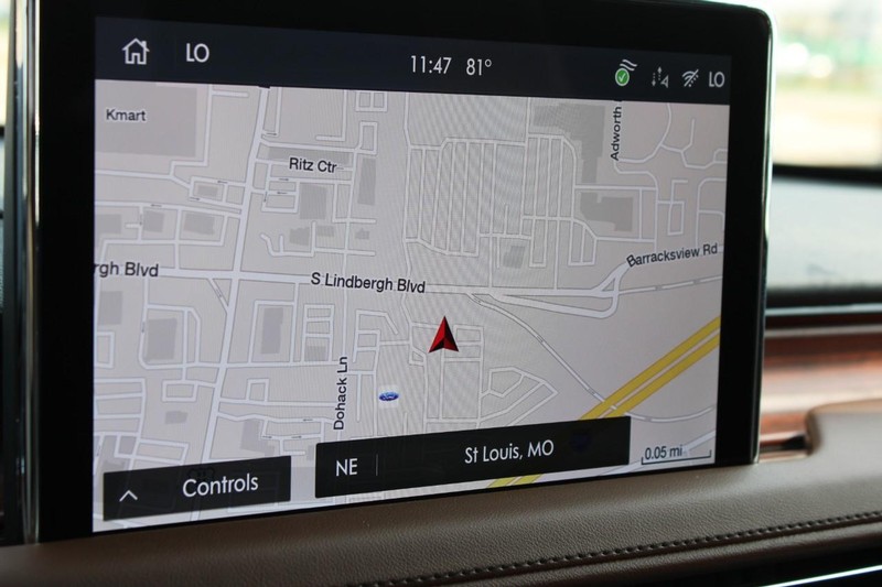 Lincoln Aviator Vehicle Full-screen Gallery Image 26