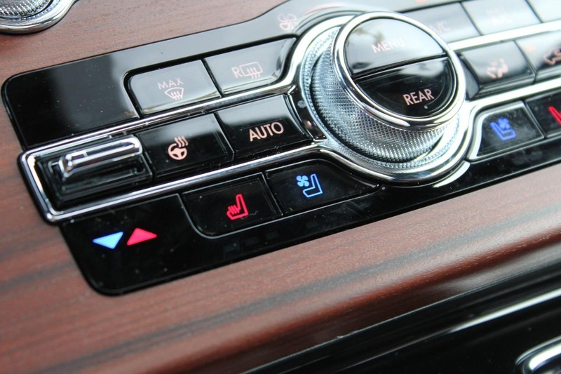 Lincoln Aviator Vehicle Full-screen Gallery Image 27