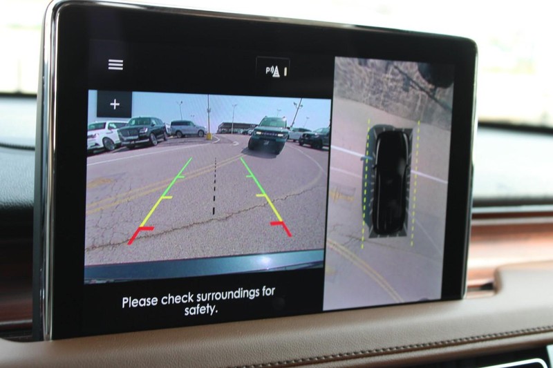 Lincoln Aviator Vehicle Full-screen Gallery Image 28