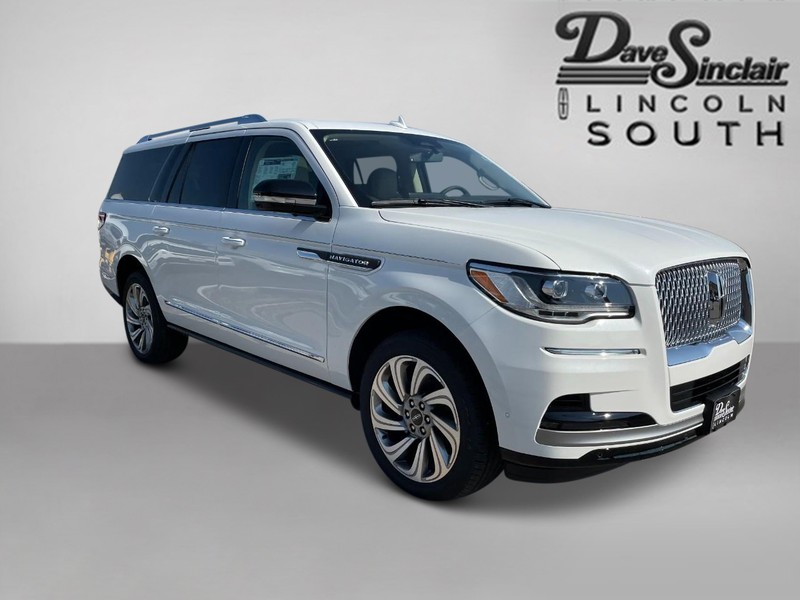 Lincoln Navigator L Vehicle Full-screen Gallery Image 03