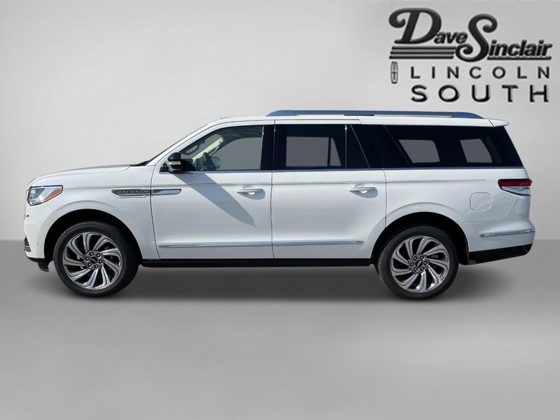 Lincoln Navigator L Vehicle Full-screen Gallery Image 09