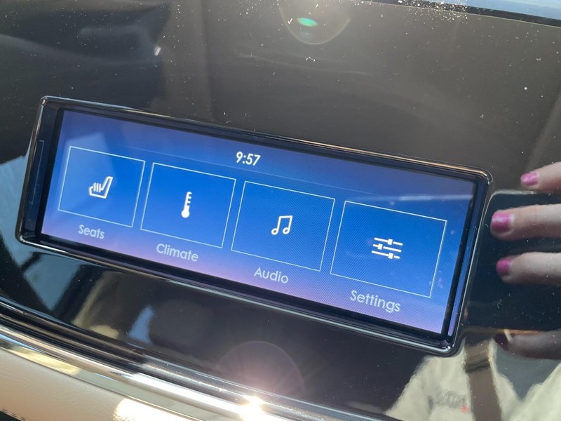 Lincoln Navigator L Vehicle Full-screen Gallery Image 14