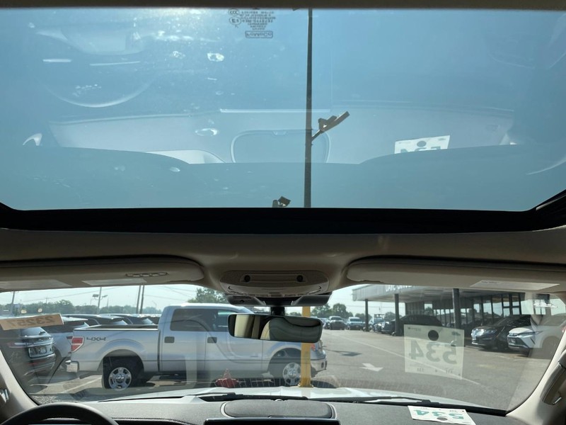 Lincoln Navigator L Vehicle Full-screen Gallery Image 16