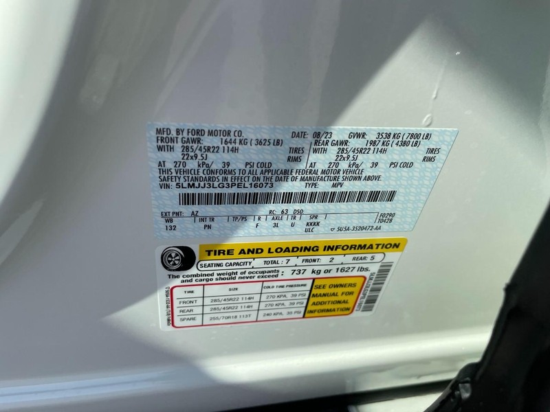 Lincoln Navigator L Vehicle Full-screen Gallery Image 28
