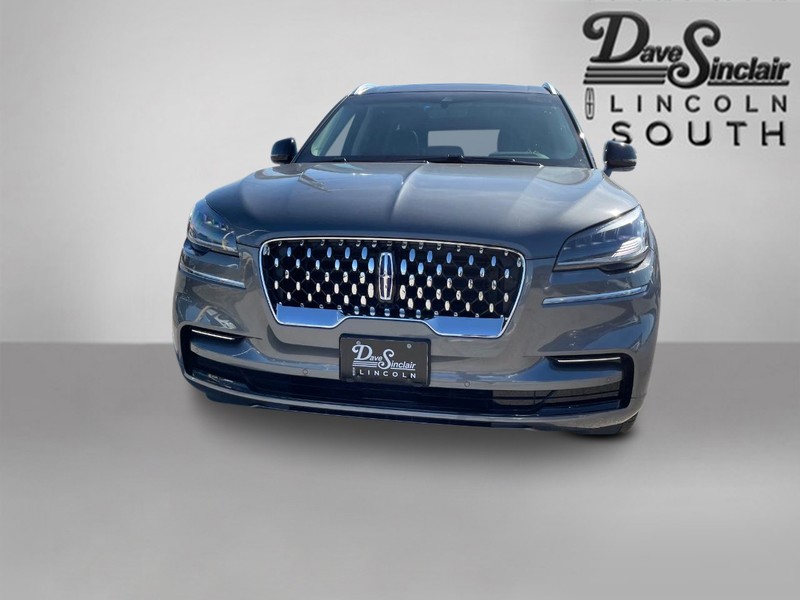 Lincoln Aviator Vehicle Full-screen Gallery Image 02