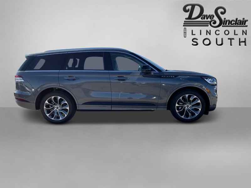 Lincoln Aviator Vehicle Full-screen Gallery Image 04