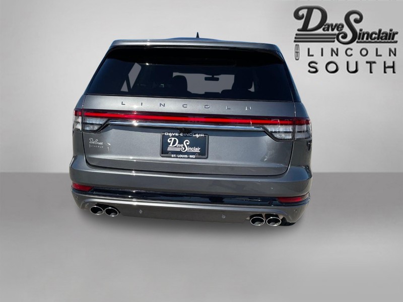 Lincoln Aviator Vehicle Full-screen Gallery Image 06