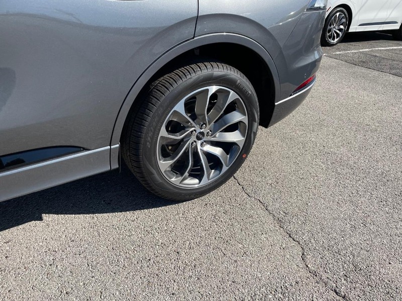 Lincoln Aviator Vehicle Full-screen Gallery Image 10