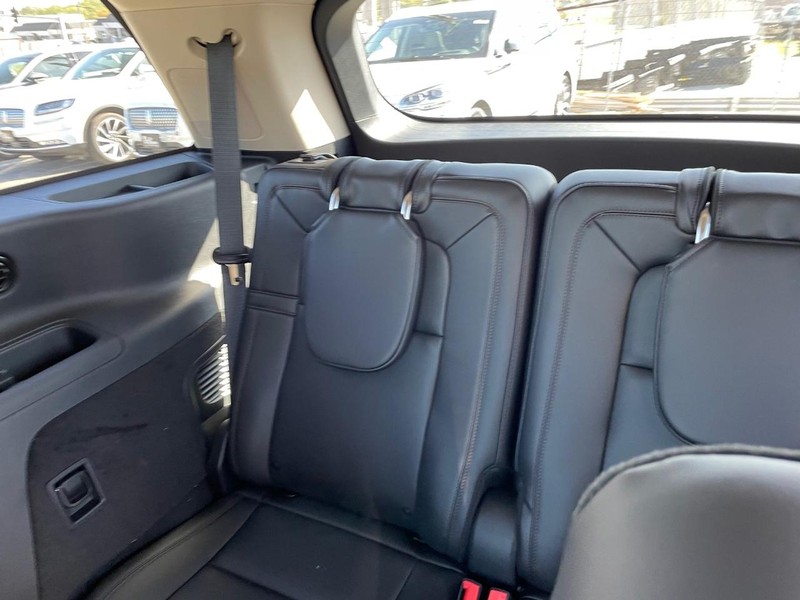 Lincoln Aviator Vehicle Full-screen Gallery Image 14