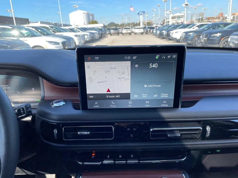 Lincoln Aviator Vehicle Full-screen Gallery Image 20
