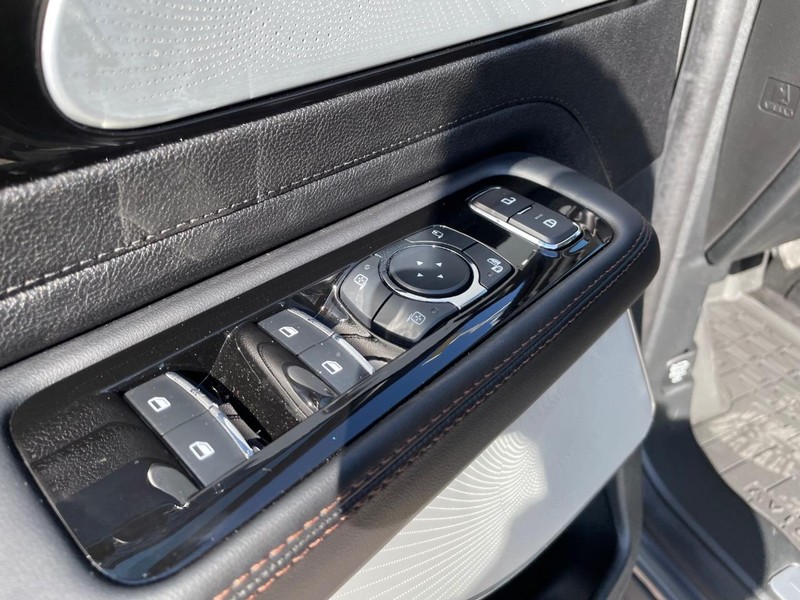 Lincoln Aviator Vehicle Full-screen Gallery Image 22