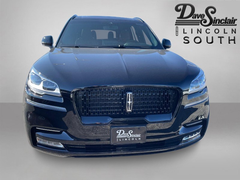 Lincoln Aviator Vehicle Full-screen Gallery Image 02