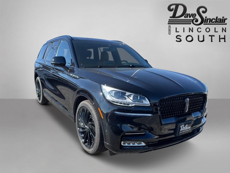 Lincoln Aviator Vehicle Full-screen Gallery Image 03