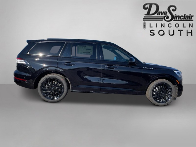 Lincoln Aviator Vehicle Full-screen Gallery Image 04