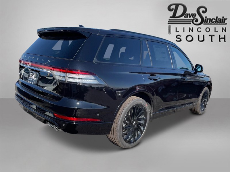 Lincoln Aviator Vehicle Full-screen Gallery Image 05