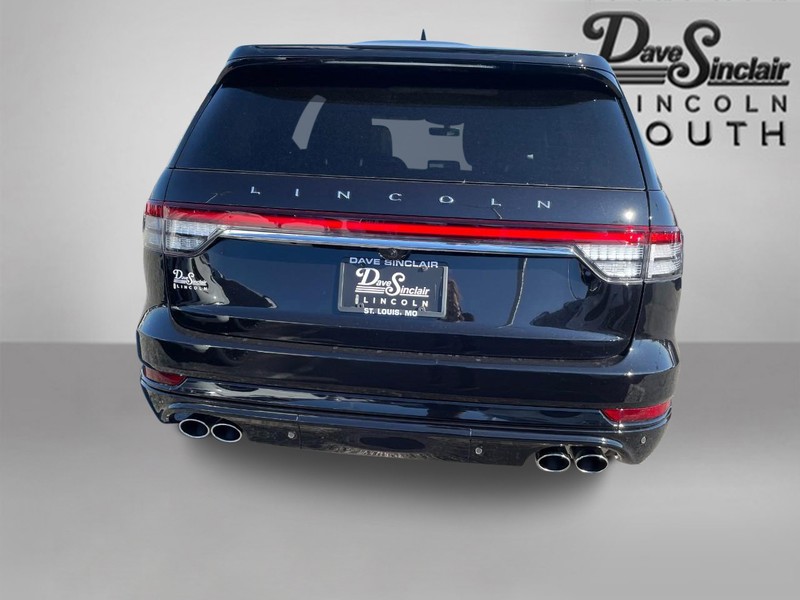 Lincoln Aviator Vehicle Full-screen Gallery Image 06