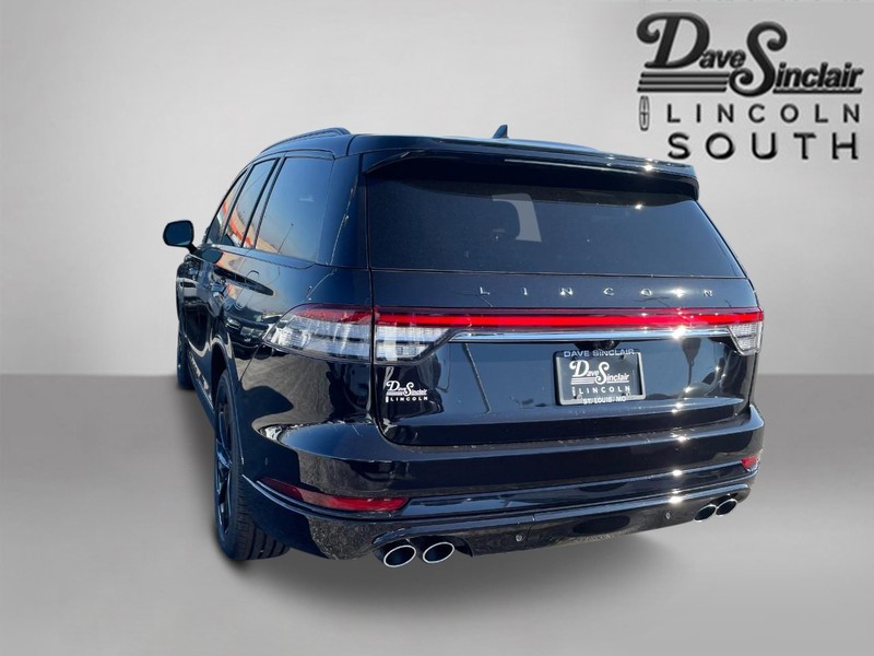 Lincoln Aviator Vehicle Full-screen Gallery Image 07