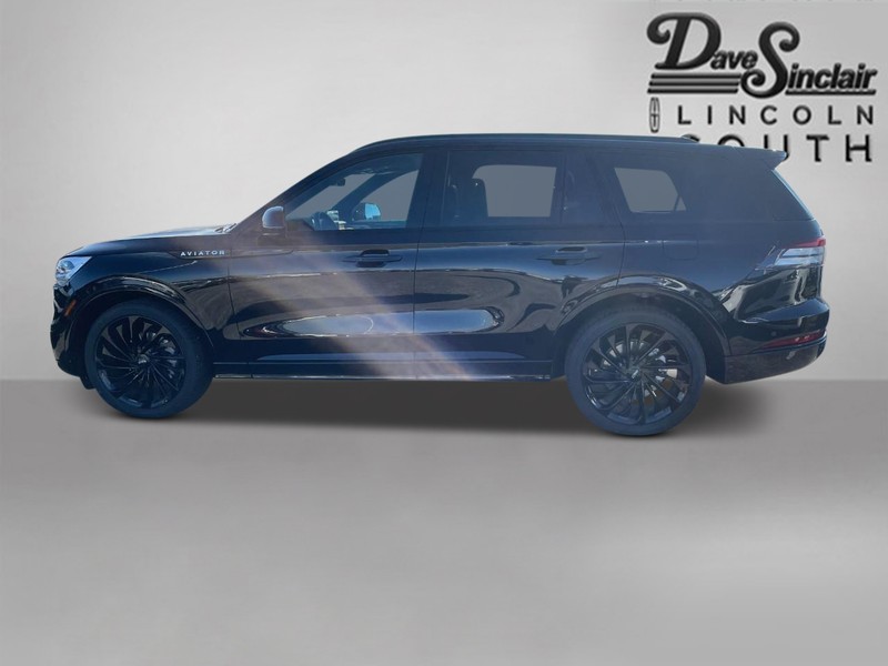 Lincoln Aviator Vehicle Full-screen Gallery Image 09