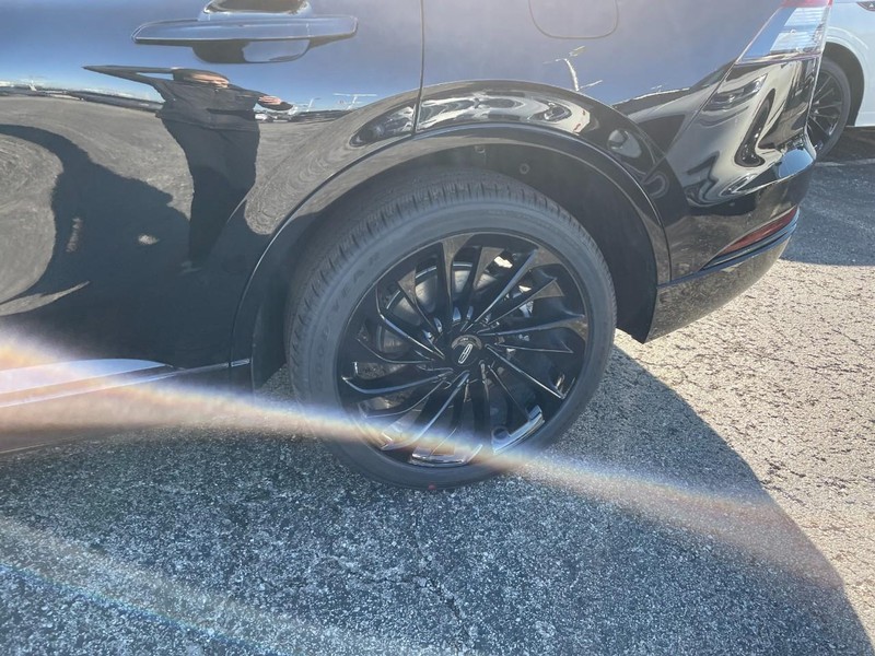 Lincoln Aviator Vehicle Full-screen Gallery Image 10