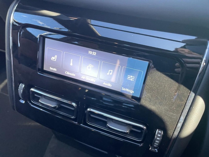Lincoln Aviator Vehicle Full-screen Gallery Image 15