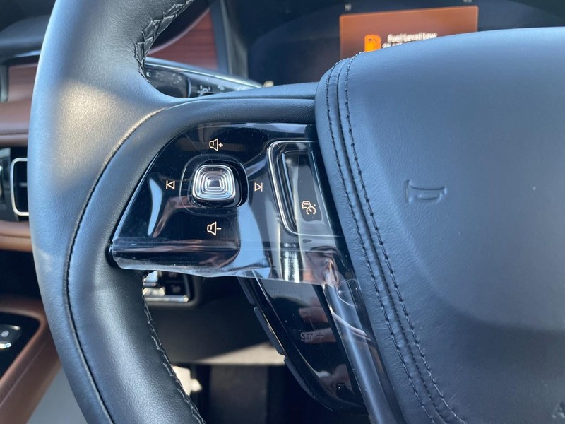 Lincoln Aviator Vehicle Full-screen Gallery Image 26