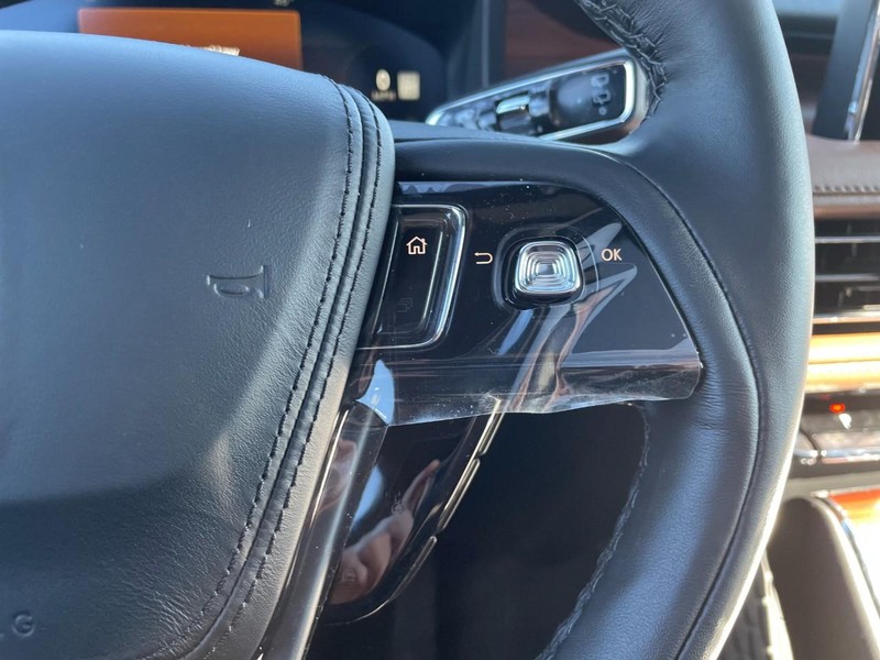 Lincoln Aviator Vehicle Full-screen Gallery Image 27