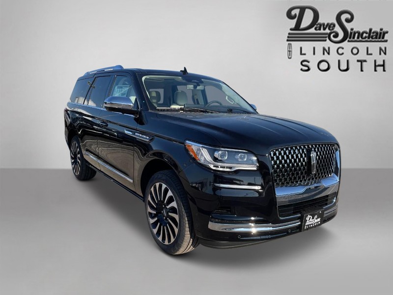 Lincoln Navigator Vehicle Full-screen Gallery Image 03