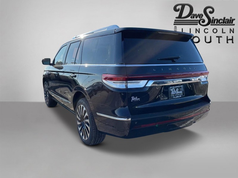 Lincoln Navigator Vehicle Full-screen Gallery Image 07