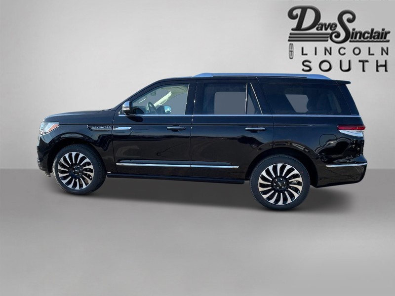 Lincoln Navigator Vehicle Full-screen Gallery Image 09