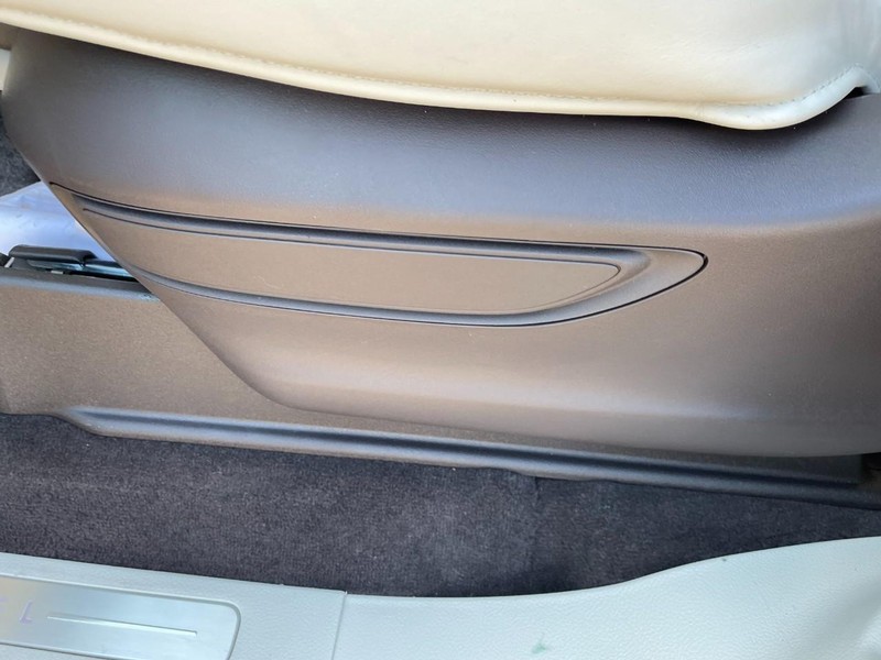 Lincoln Navigator Vehicle Full-screen Gallery Image 20