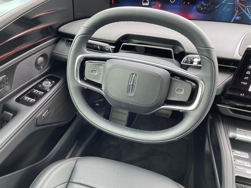 Lincoln Nautilus Vehicle Full-screen Gallery Image 15