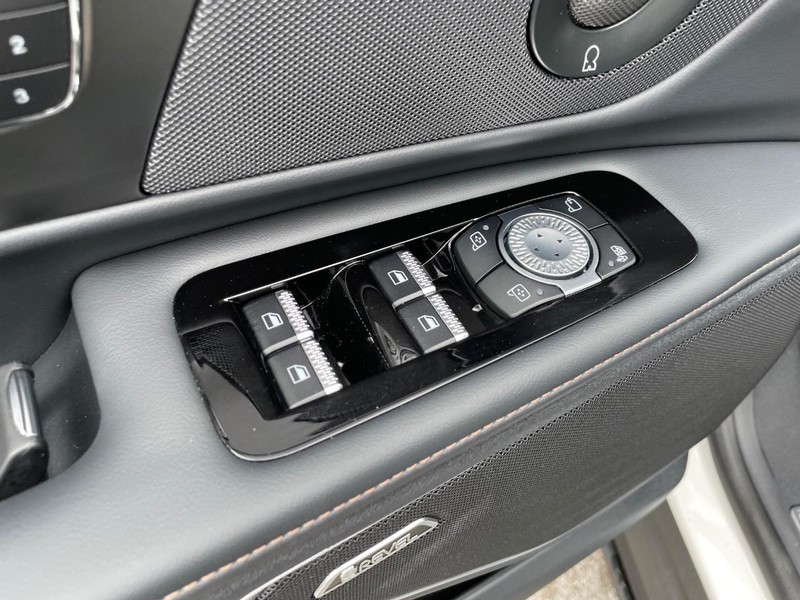 Lincoln Nautilus Vehicle Full-screen Gallery Image 19