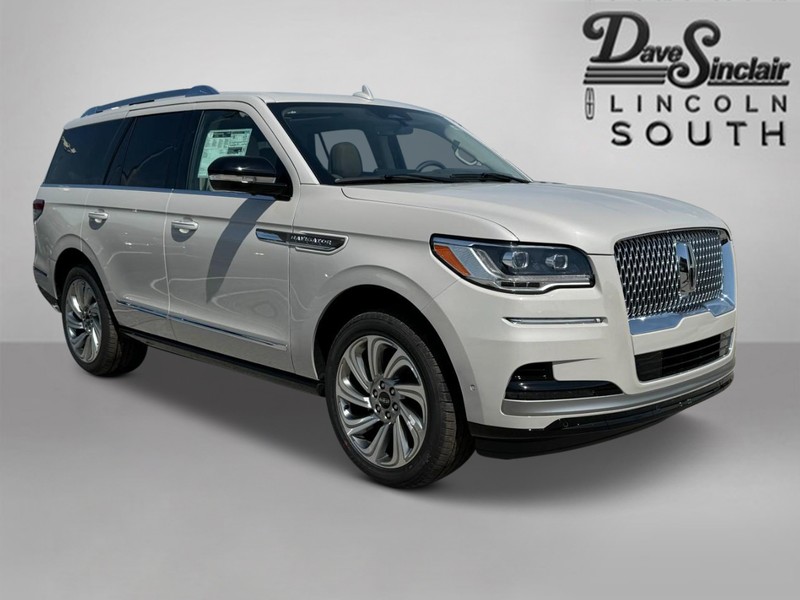 Lincoln Navigator Vehicle Full-screen Gallery Image 03