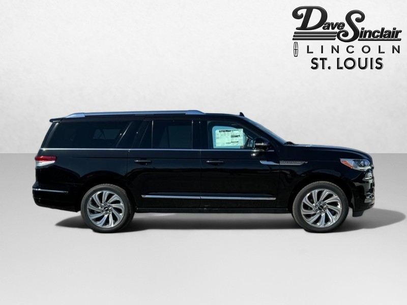 Lincoln Navigator L Vehicle Full-screen Gallery Image 04