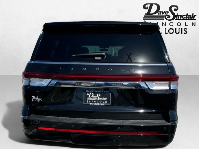 Lincoln Navigator L Vehicle Full-screen Gallery Image 06